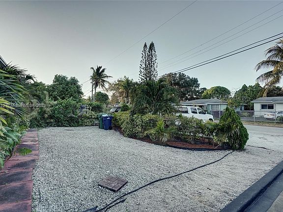 3rd image of 280 NE 165th St