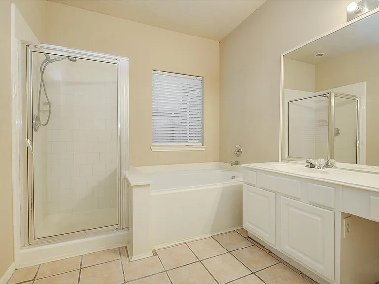 18422 Auburn Woods Dr — Photo 30