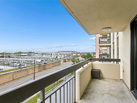 5th image of 300 Lake Marina Ave APT 5BW