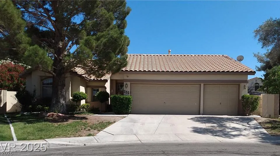 252 Paseo Del Lago Cir