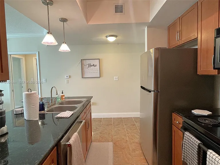2000 N Bayshore Dr #525 — Photo 7