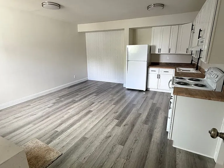 421 Golden Ave — Photo 5