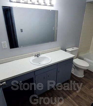 5th image of 304 Shelby St Unit 10