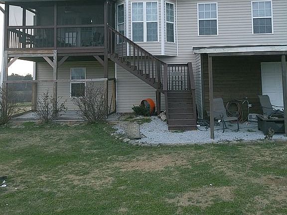 3rd image of 285 Grant Dr