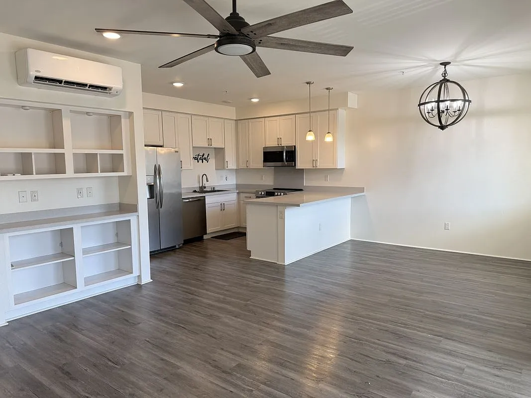 2 bed, 2.5 bath, 1140 sqft, $3,300 — Photo 3