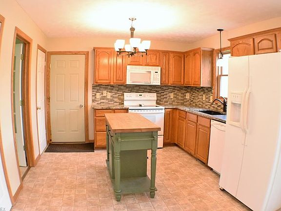 3rd image of 6036 N Park Ave