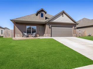 1030 Sunshine Ct, Centerton, AR 72719