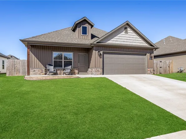 1030 Sunshine Ct, Centerton, AR 72719