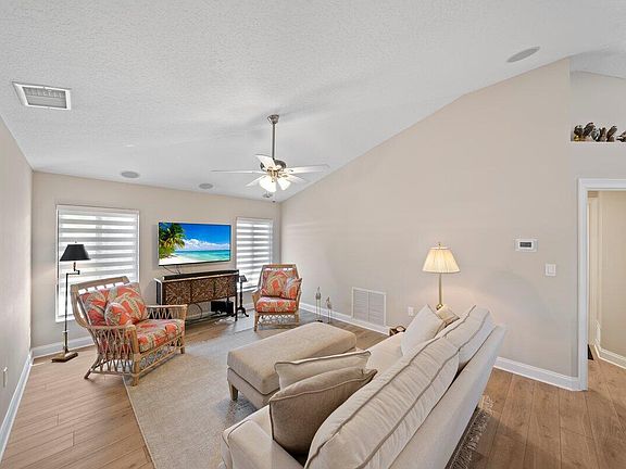 3rd image of 3798 Sierra Dr