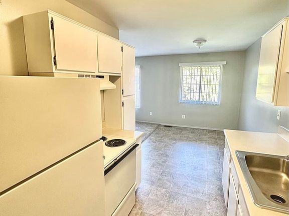 4th image of 28927 Little Mack Ave #204
