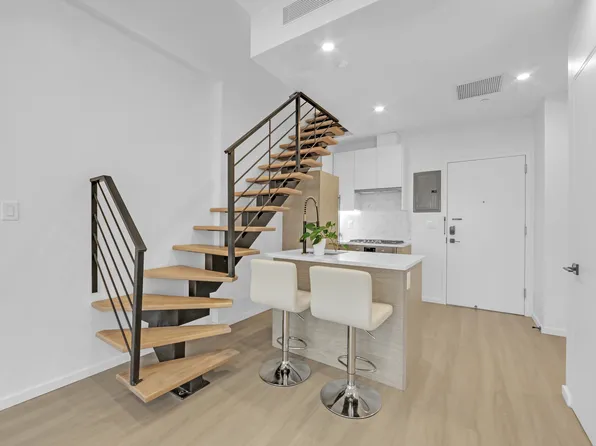 81-07 Kew Gardens Road image 3 of 11