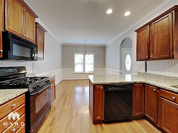 4th image of 209 Boulder Dr