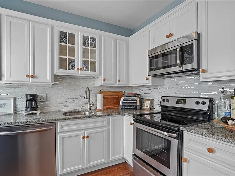 12 Catherine St #3 — Photo 6