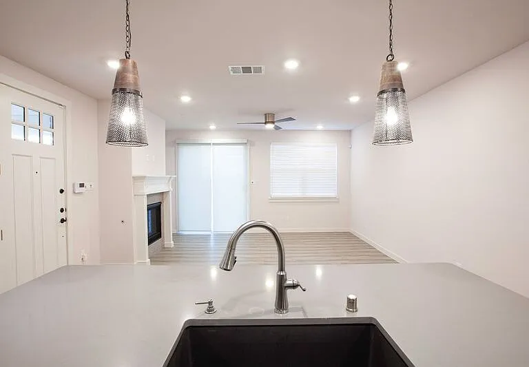 616 Laurel Ln — Photo 18