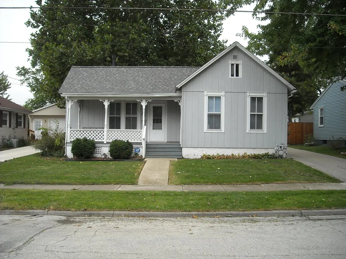 313 E Baker St photo 1