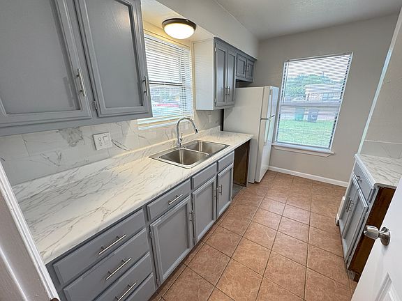 4th image of 3900 Camelot St APT A