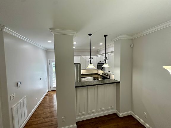 5th image of 215 Saint James W