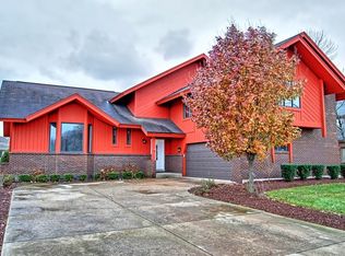 32 Deer Ln, Lemont, IL