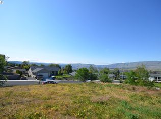 1702 Oakwood Dr, The Dalles, OR