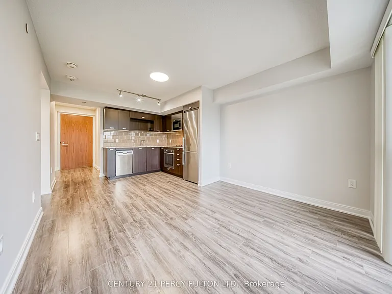 275 Village Green Sq #420 — Photo 13