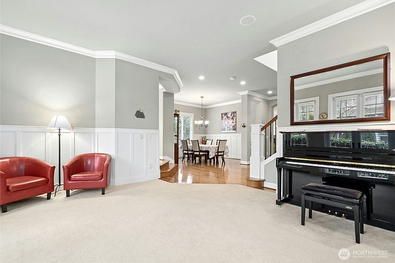 4th image of 2411 30th Avenue NE