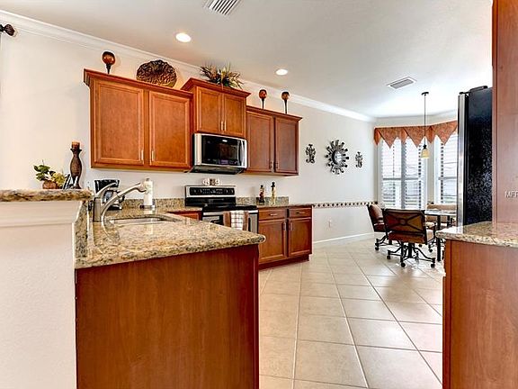 4th image of 20300 Pezzana Dr