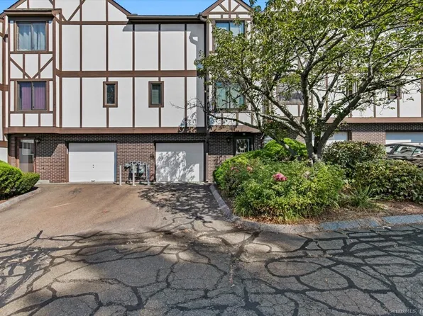 204 New Haven Avenue #2D, Derby, CT 06418