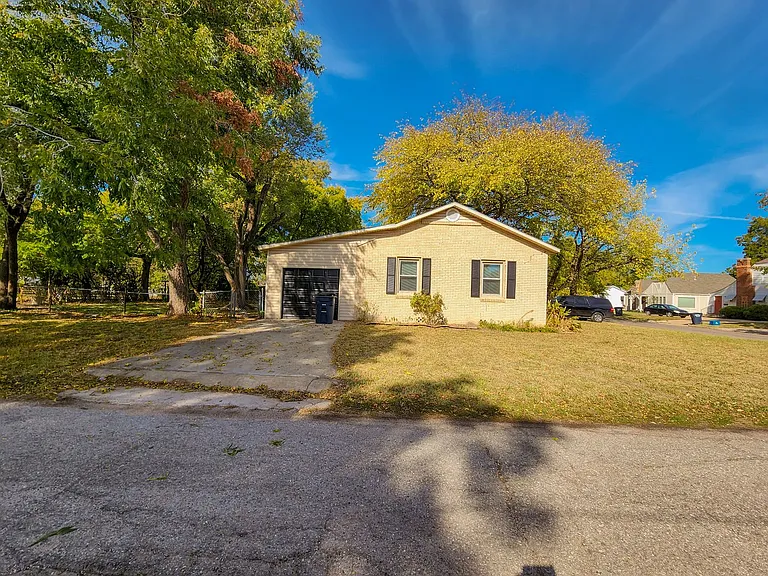1002 Overland Ct — Photo 33