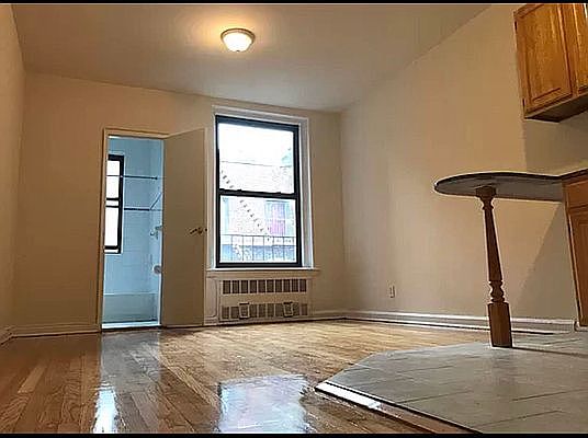 3rd image of 512 E 88th St #5E