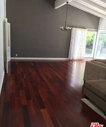 5th image of 4231 Hayvenhurst Dr