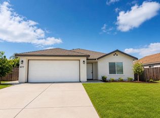 877 W McIntire Ave, Porterville, CA 93257