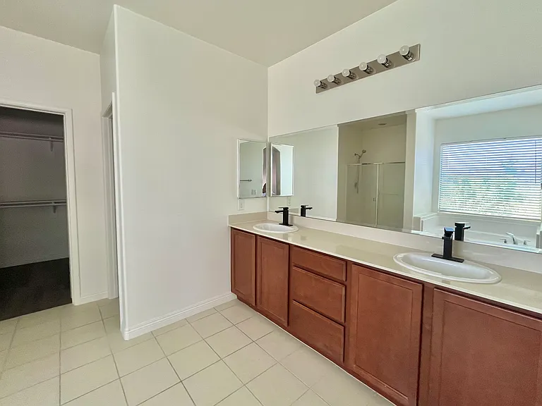 9493 Alma Ridge Ave — Photo 20