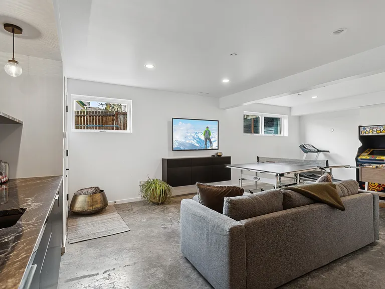 1102 Norfolk Ave — Photo 40