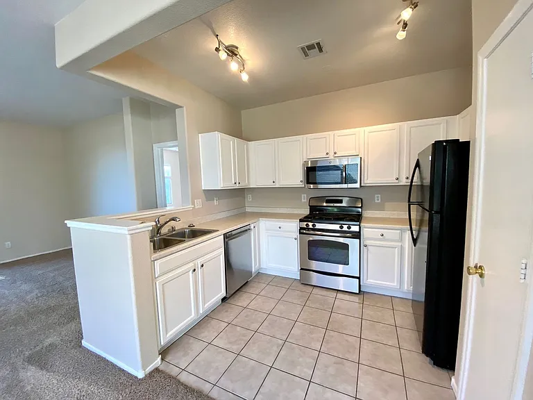 10975 Pumpkin Ridge Ave — Photo 4