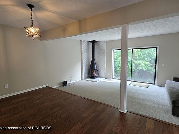 5th image of 686 Jaywood Dr