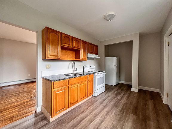 2nd image of 451-455 Edgewood St #303