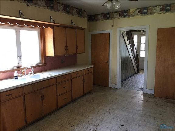 3rd image of 720 Romain St