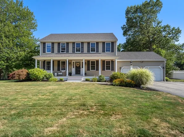 26 Crabtree Ln, Abington, MA 02351