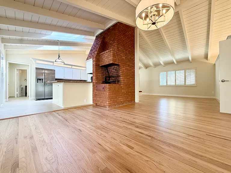 3562 Addison St — Photo 10