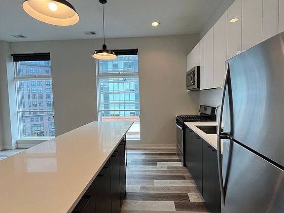 3rd image of 713 N Milwaukee Ave #603
