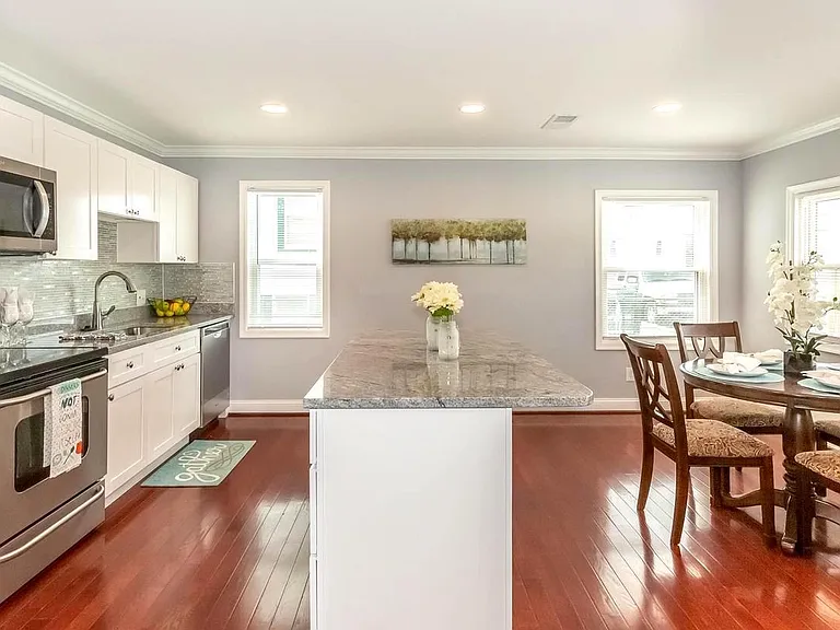 7 Robinson Ave — Photo 5