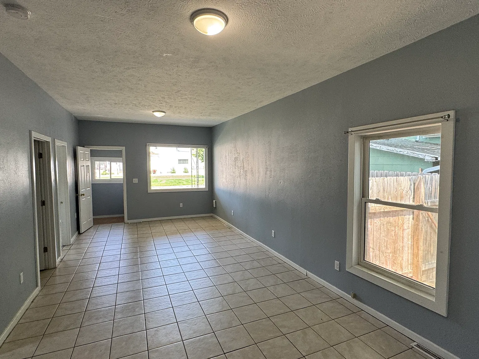 3 bed, 1041 sqft, $1,100 — Photo 2