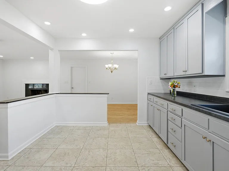 2037 Griffith Ave — Photo 12