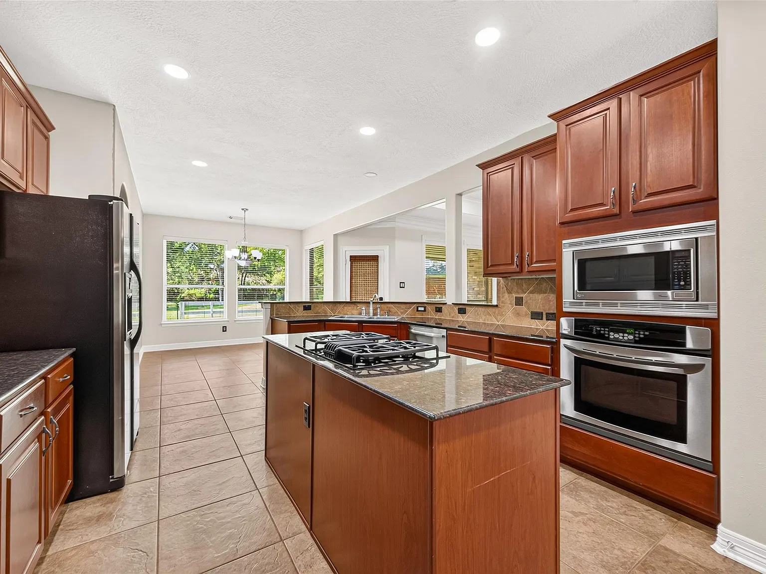 4 bed, 3.5 bath, 3540 sqft, $4,300 — Photo 4