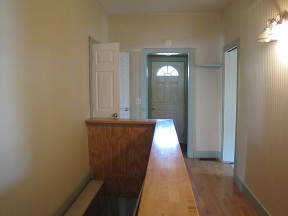 5th image of 2907 Coit Ave NE