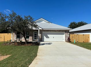 63 4th St, Shalimar, FL 32579