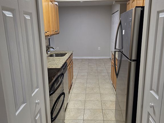5th image of 7804 Hanover Pkwy APT T2
