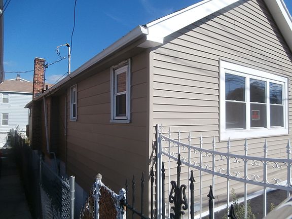 3rd image of 1997 Gildersleeve Ave