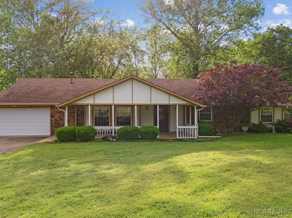 1203 N Kiowa St, Chouteau, OK 74337