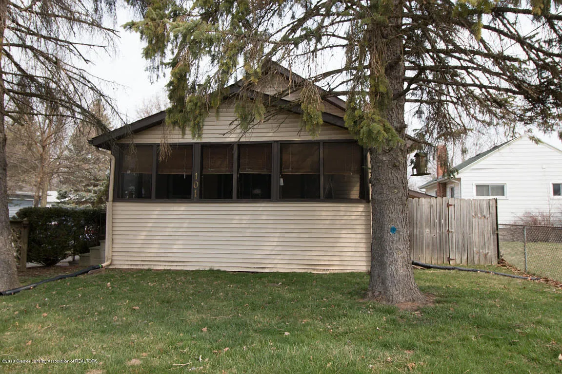 101 E Hodge Ave photo 1